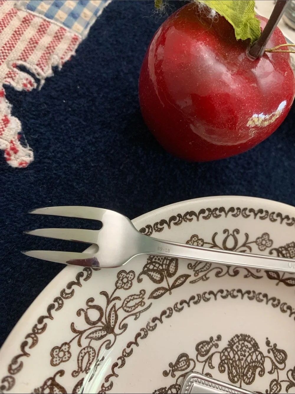 NWOT Oneida Needlepoint pattern S/12 Cocktail Forks 18/8 SS NWOT